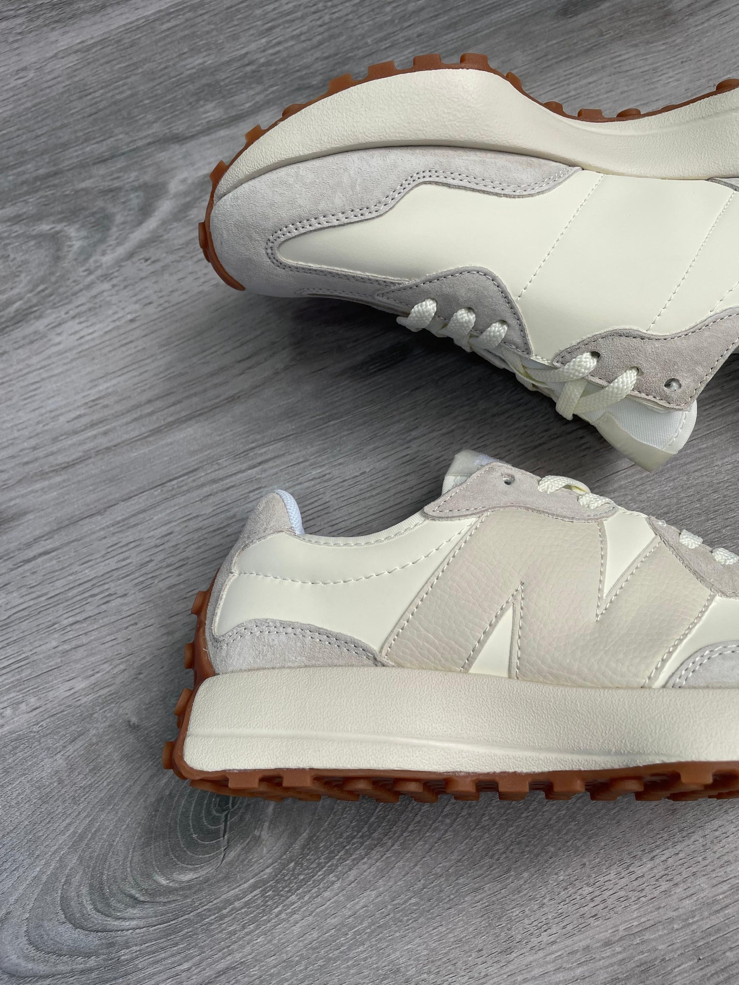 NB 327 Navy Beige White