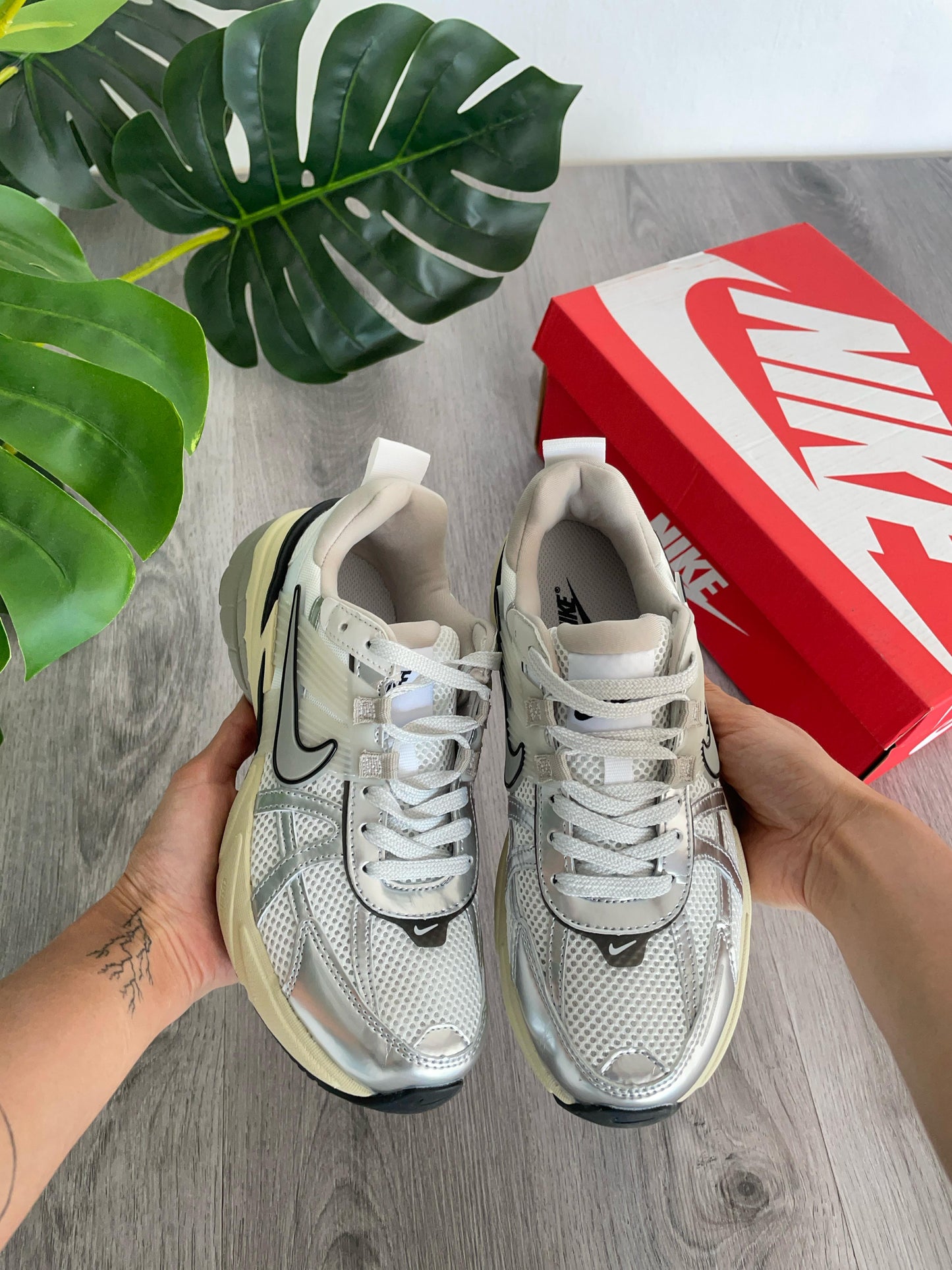 V2K Run Cream Breige