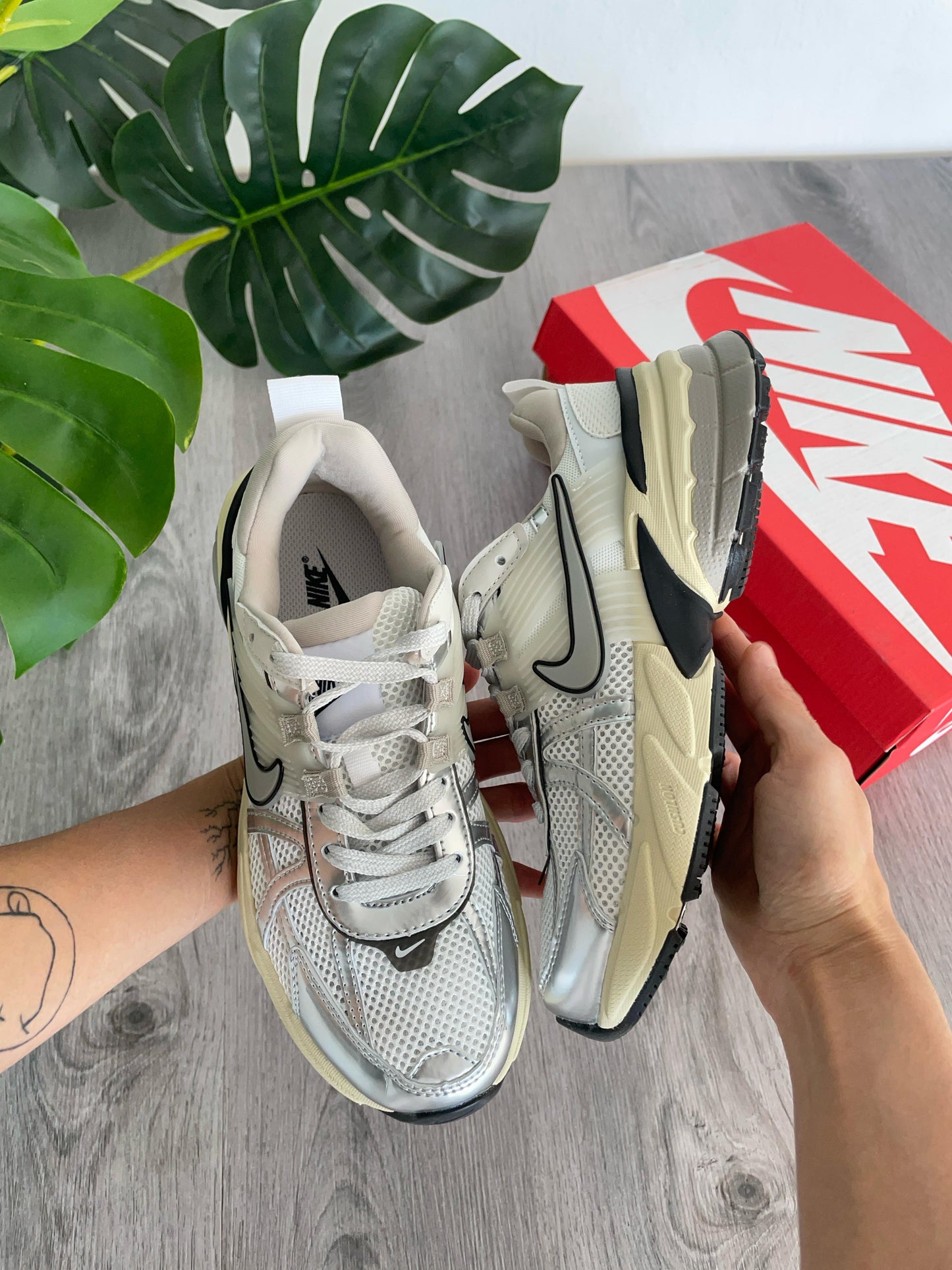 V2K Run Cream Breige