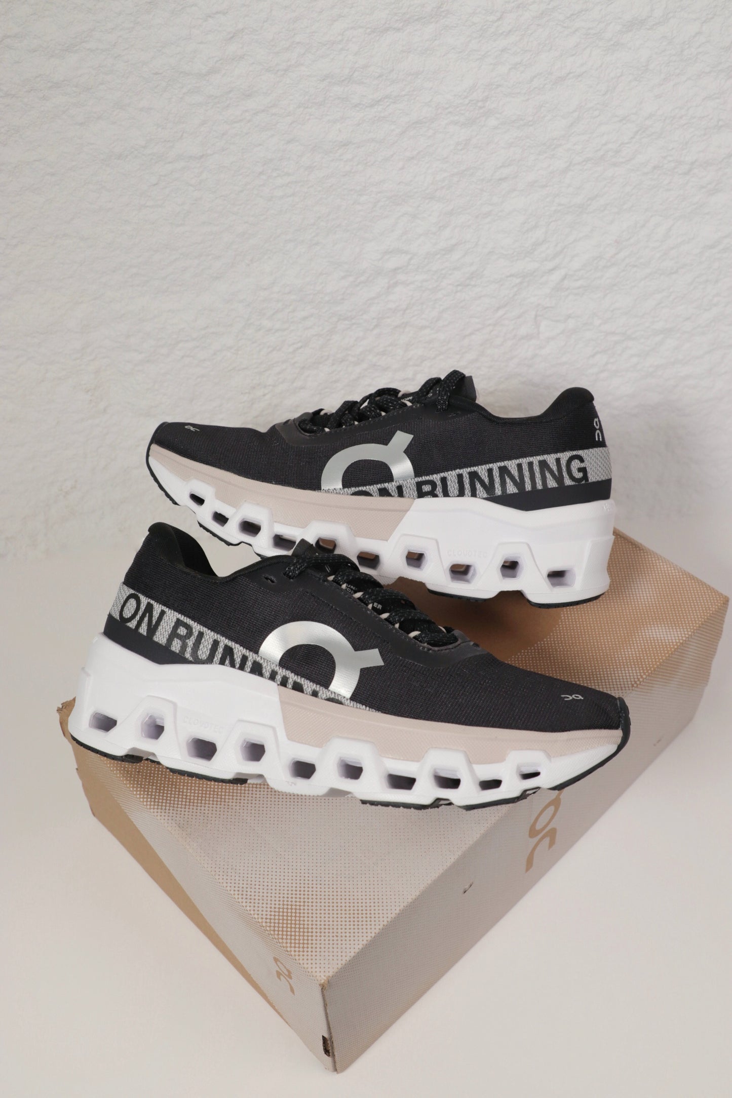 On Cloudmonster 2 Black/Frost