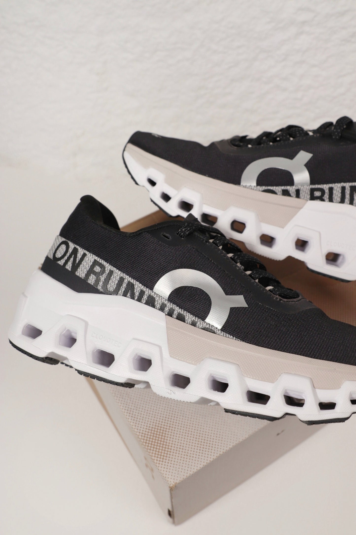 On Cloudmonster 2 Black/Frost