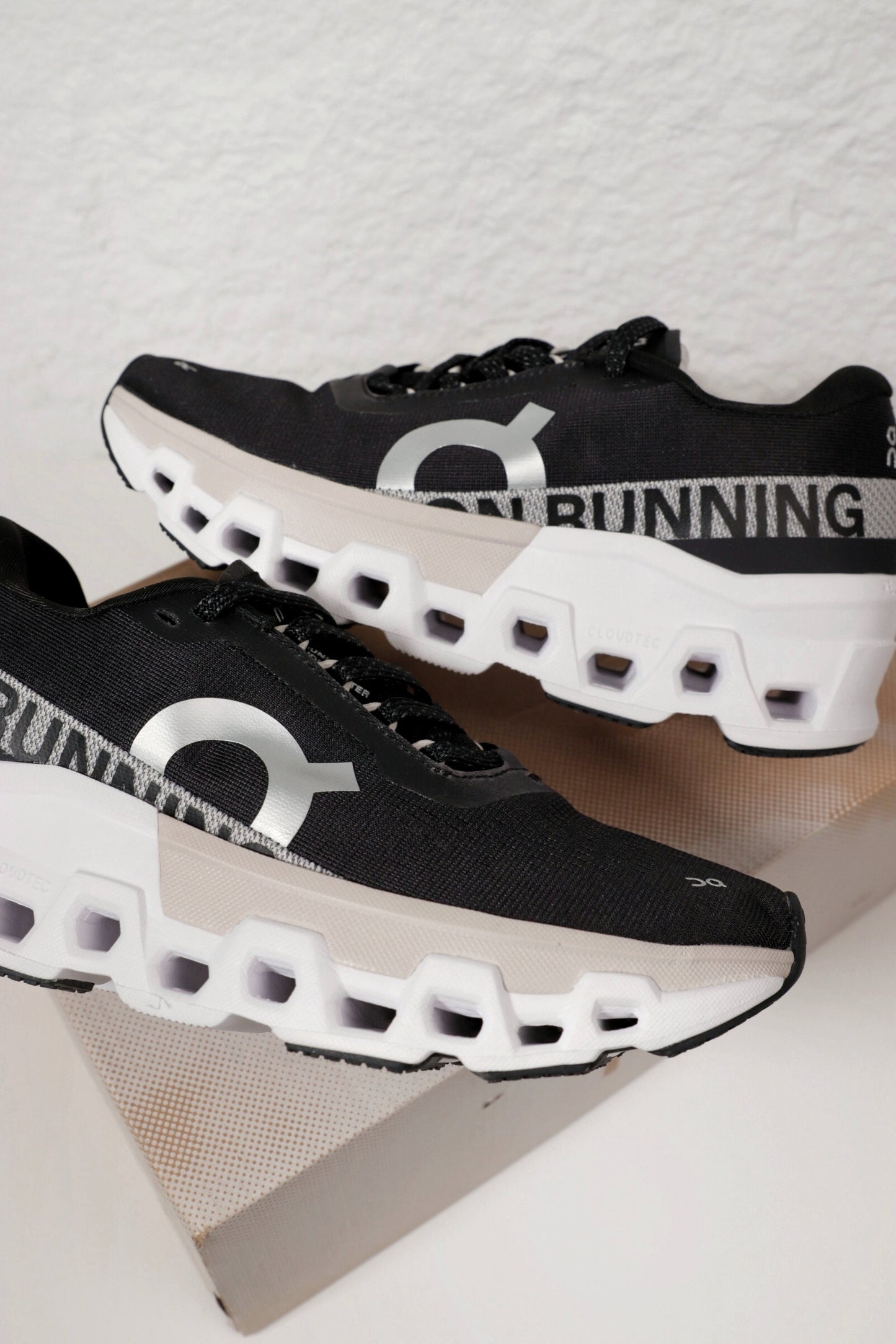 On Cloudmonster 2 Black/Frost