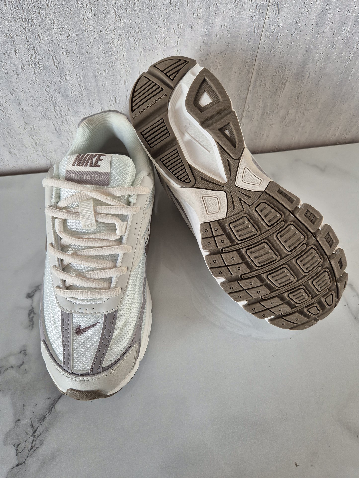 Initiator Beige