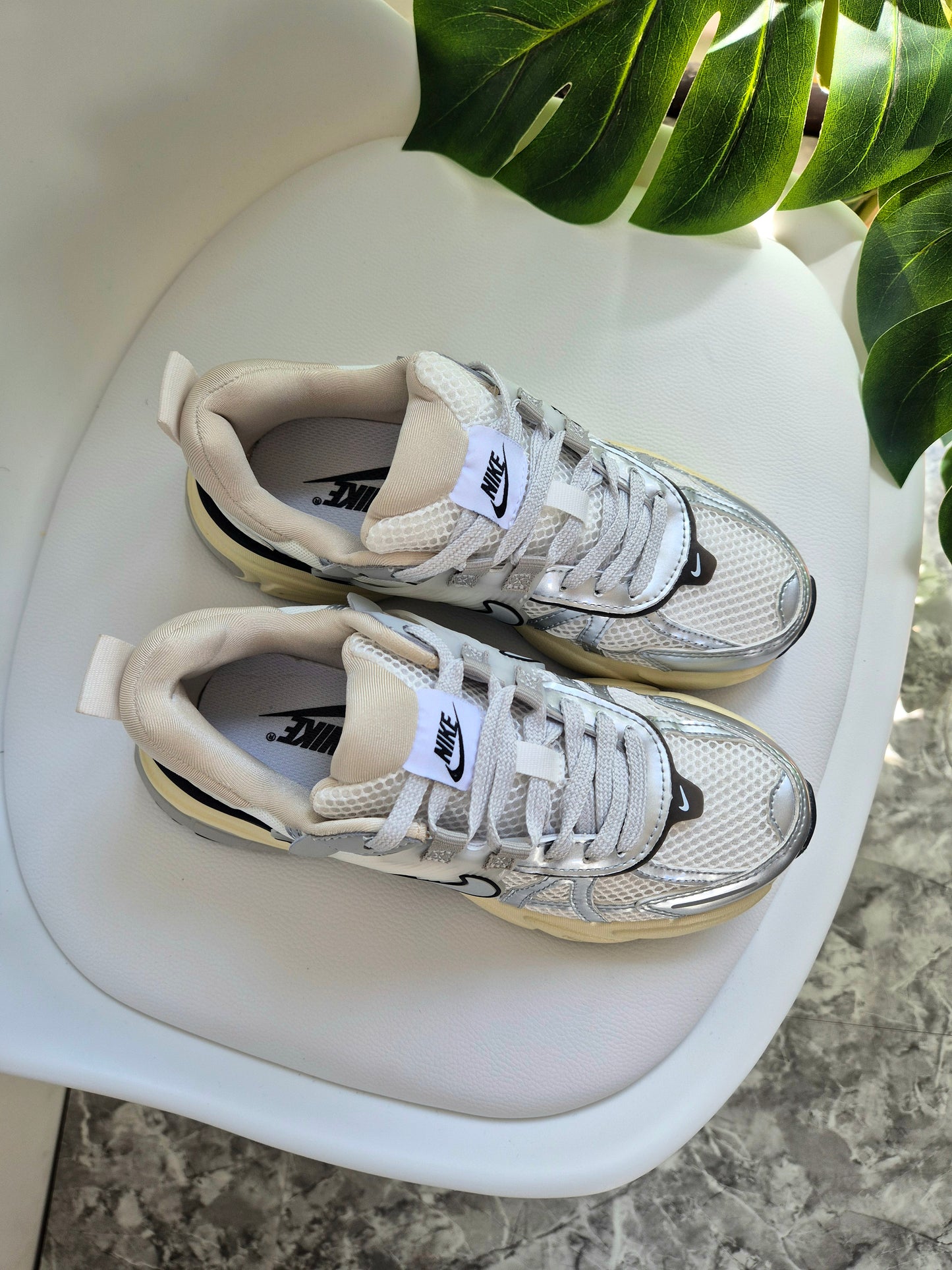 V2K Run Cream Breige