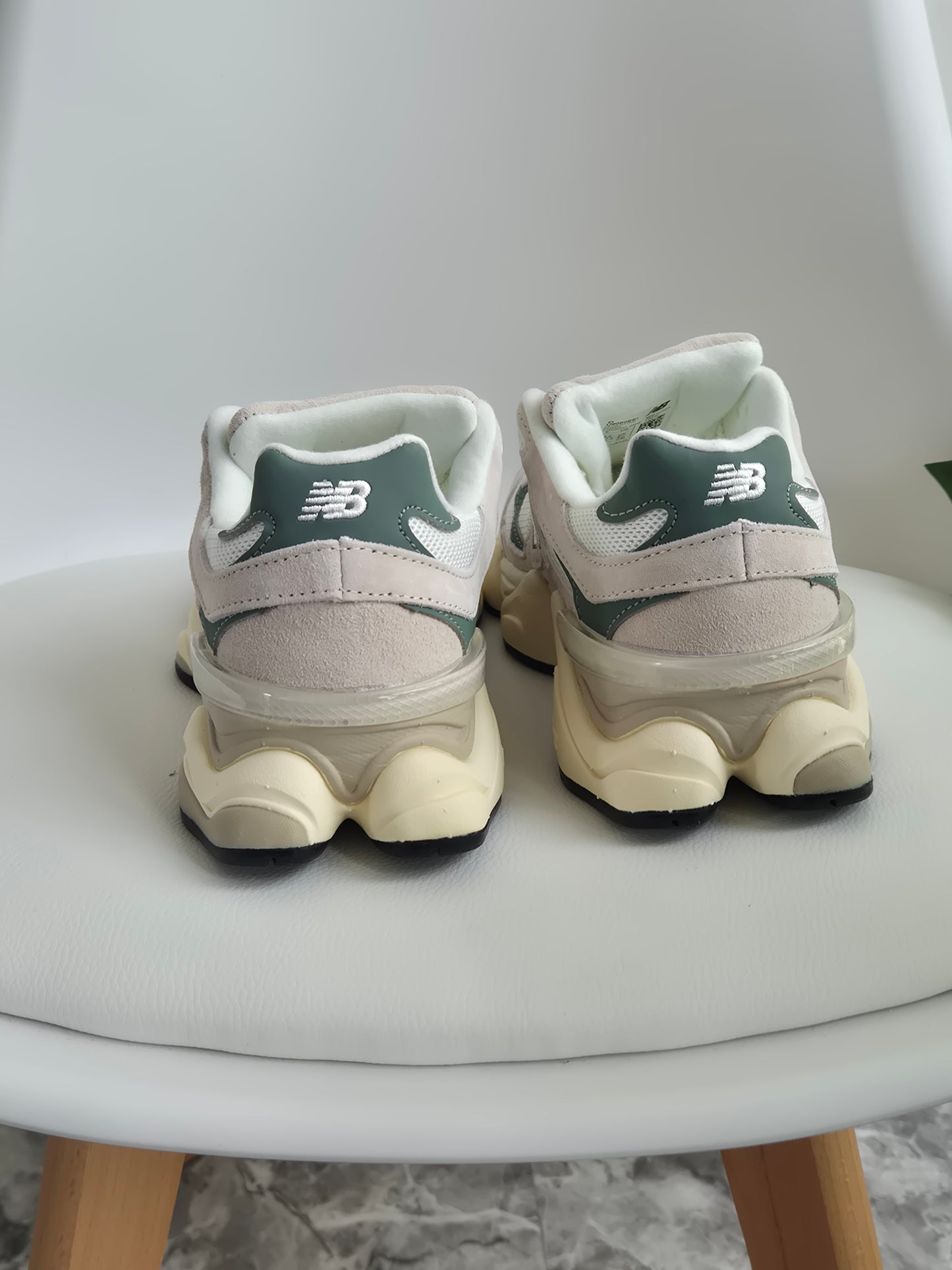 New balance 9060 linen dark júpiter