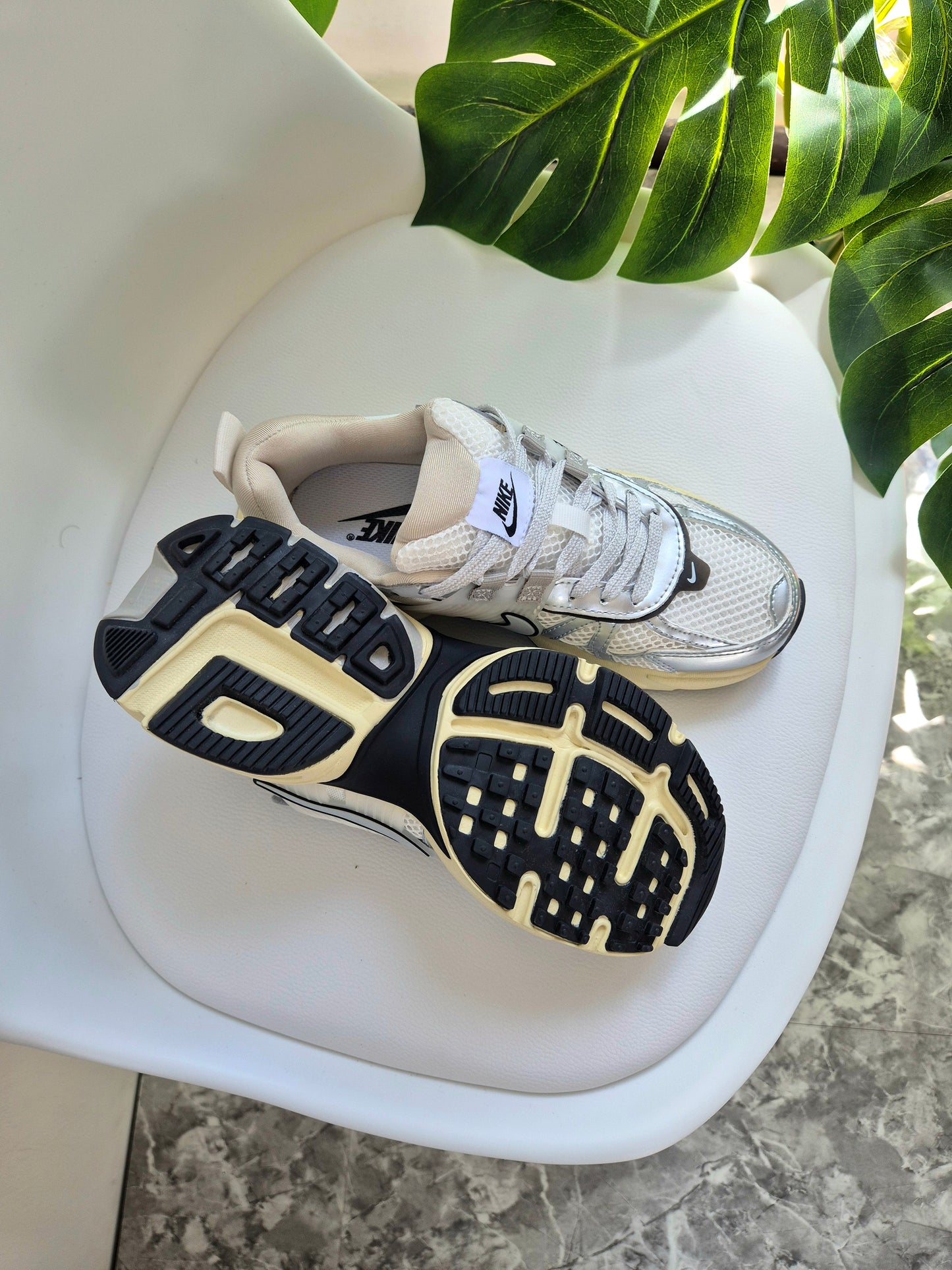 V2K Run Cream Breige