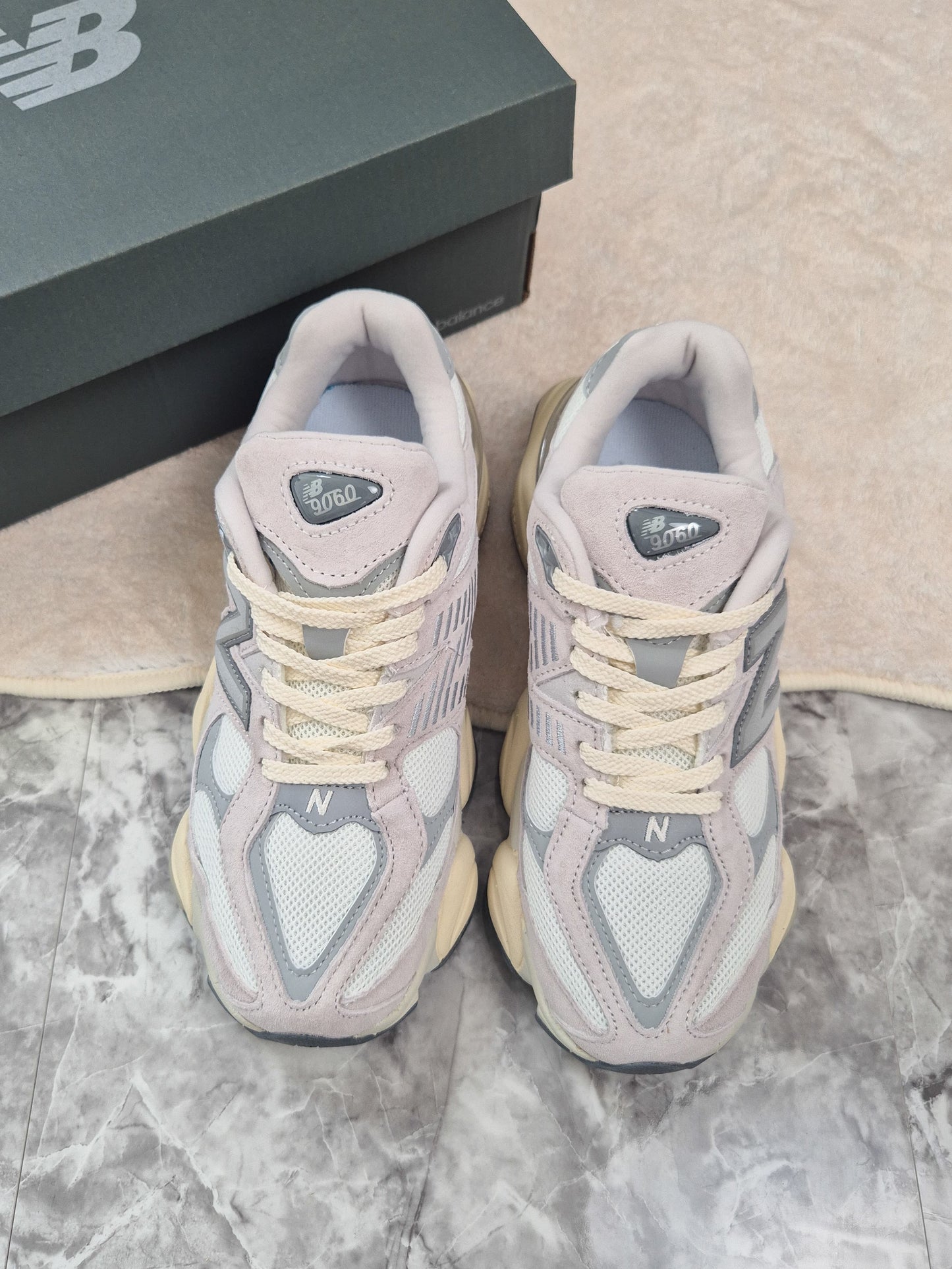 9060 SILVER GREY