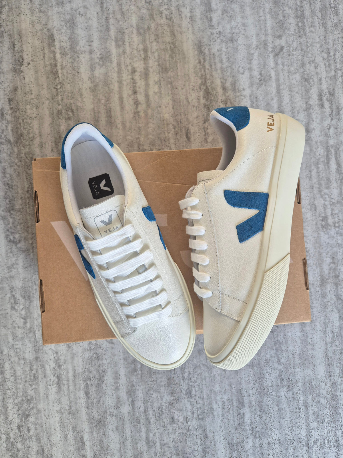 Veja Swedish Blue