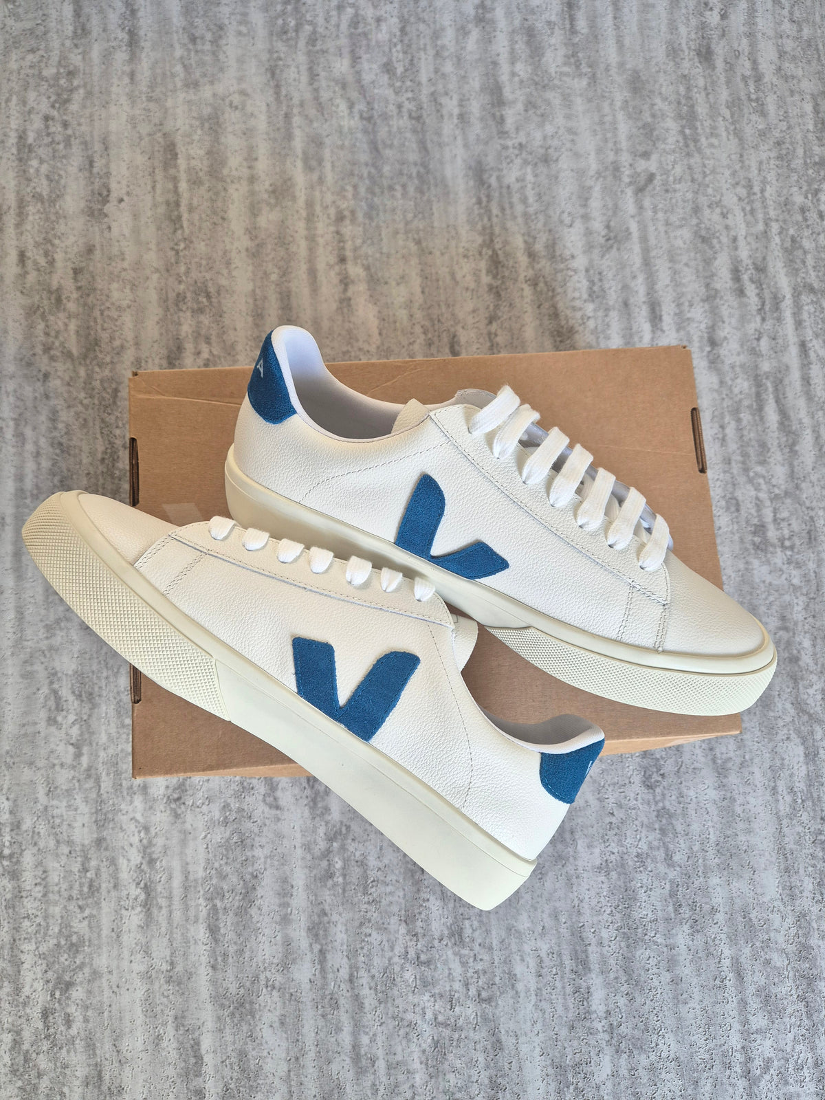 Veja Swedish Blue