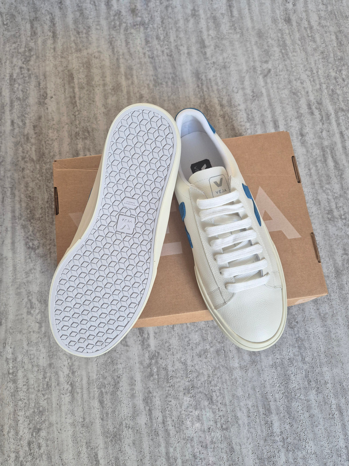 Veja Swedish Blue