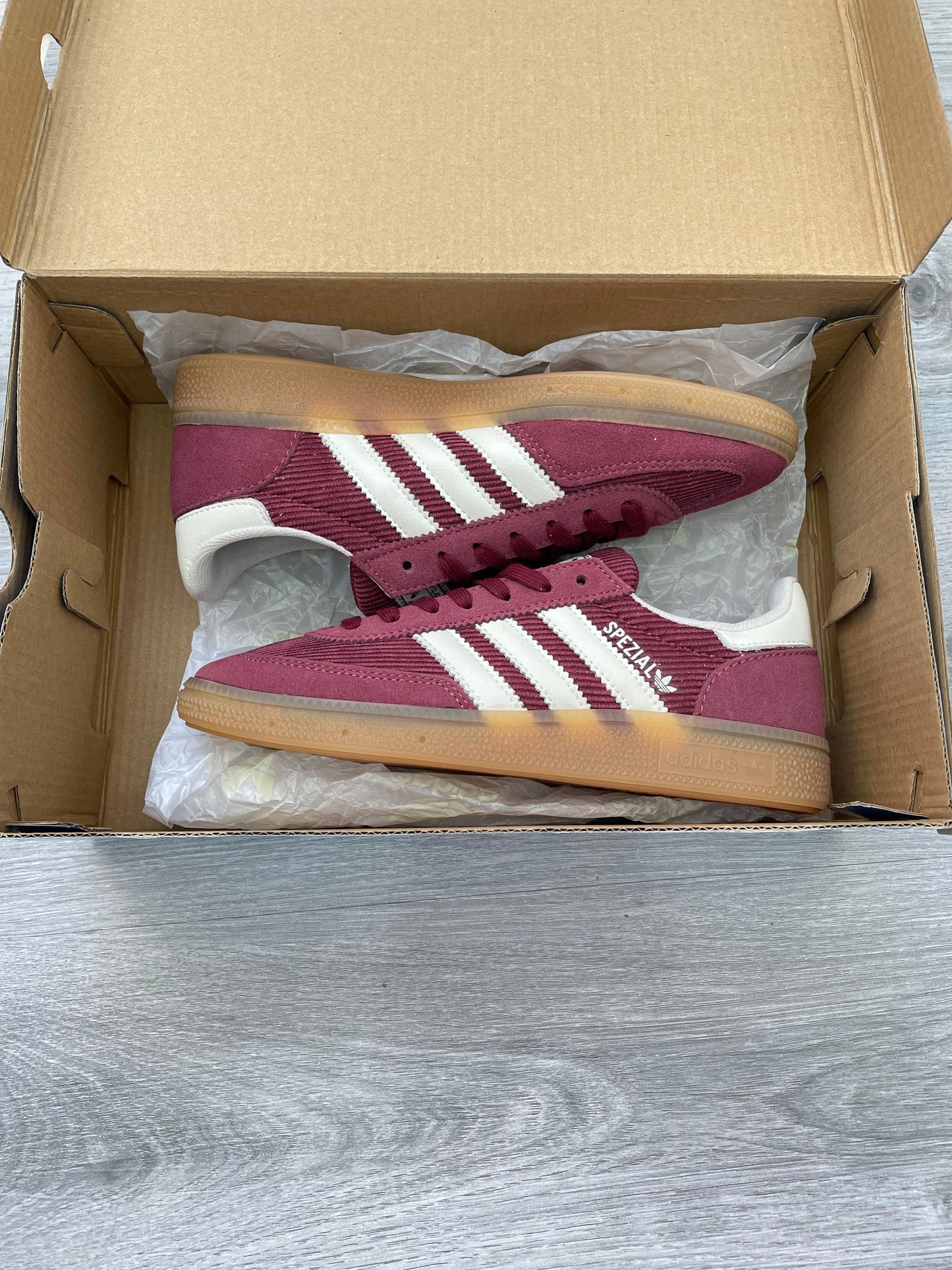 Spezial Shadow Red