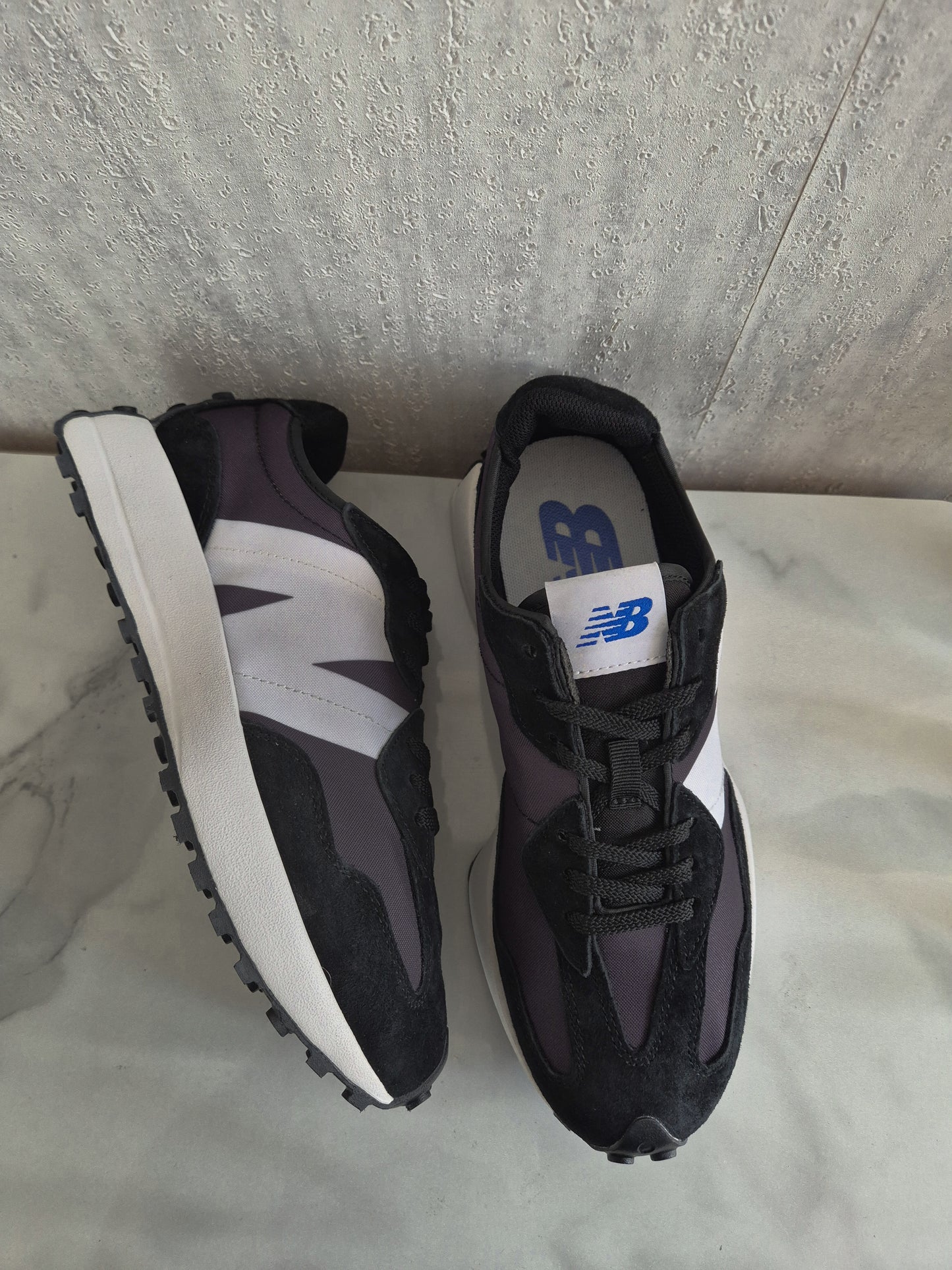 NB 327 Full Black/W