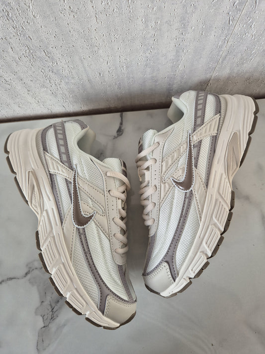 Initiator Beige