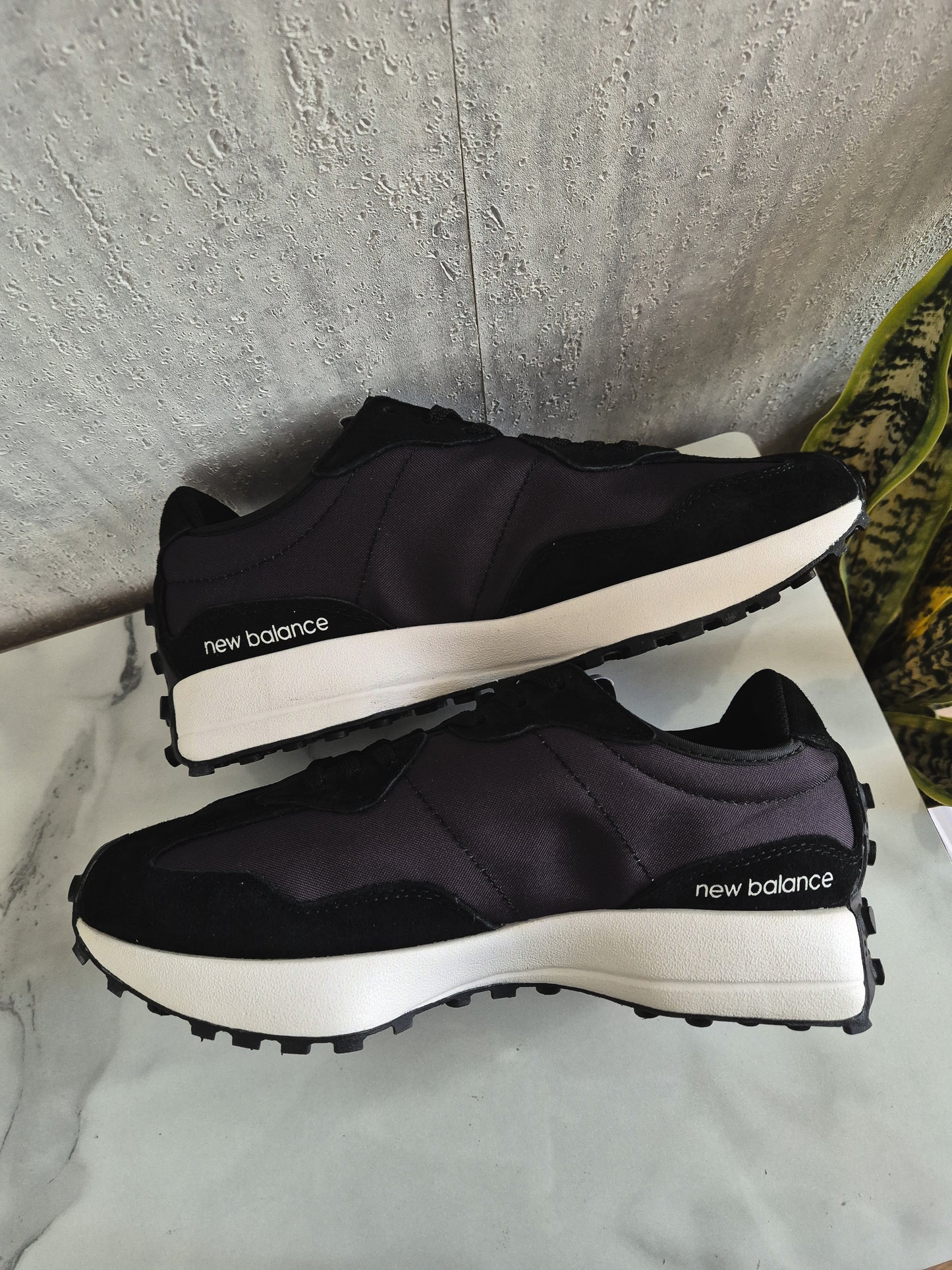 NB 327 Full Black/W