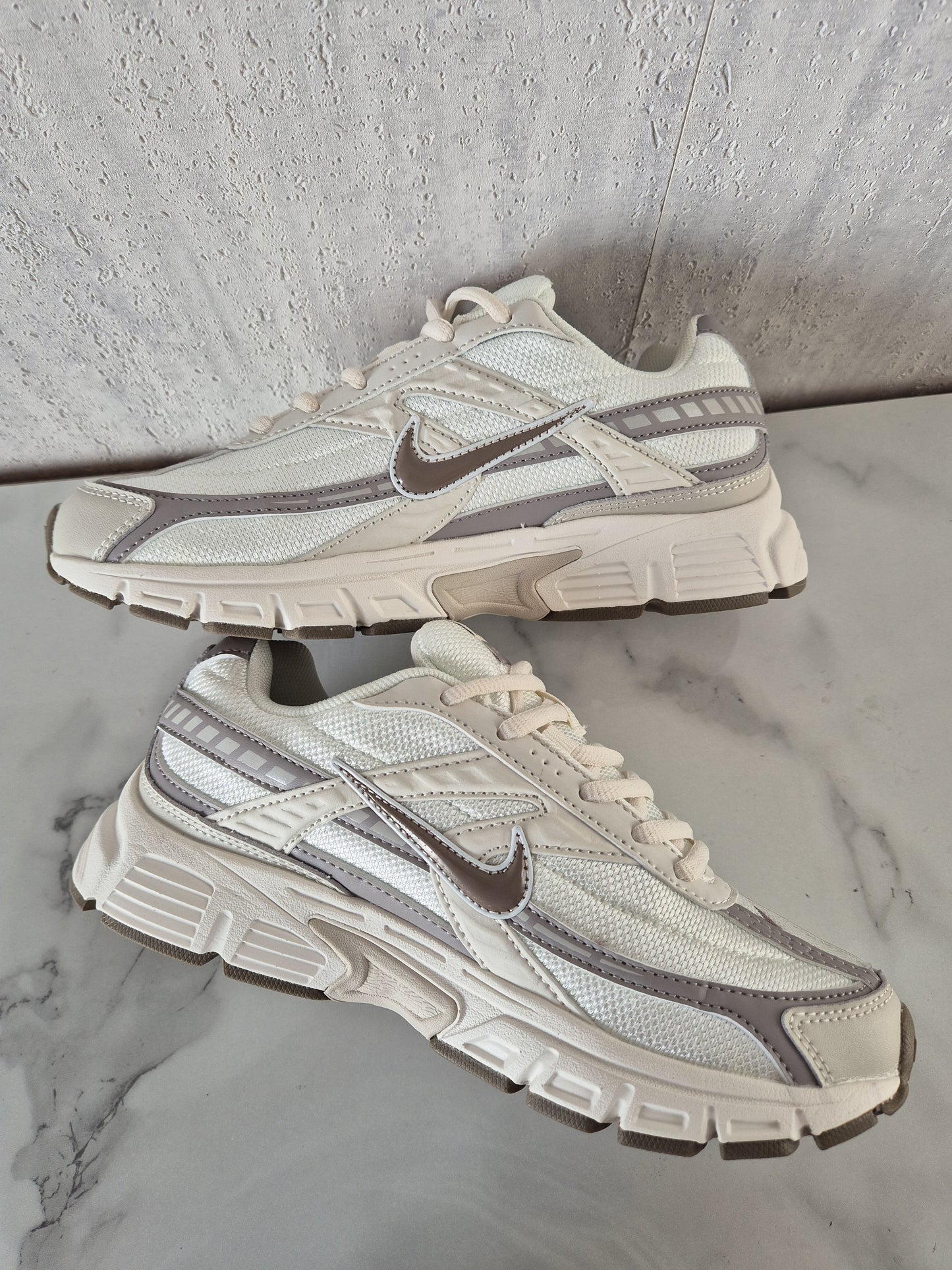 Initiator Beige
