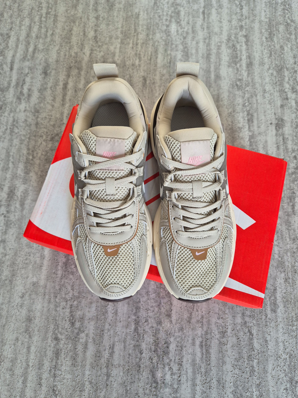 Nike V2k Frost beige pink