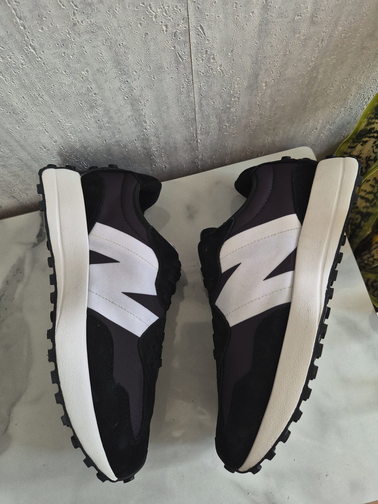 NB 327 Full Black/W