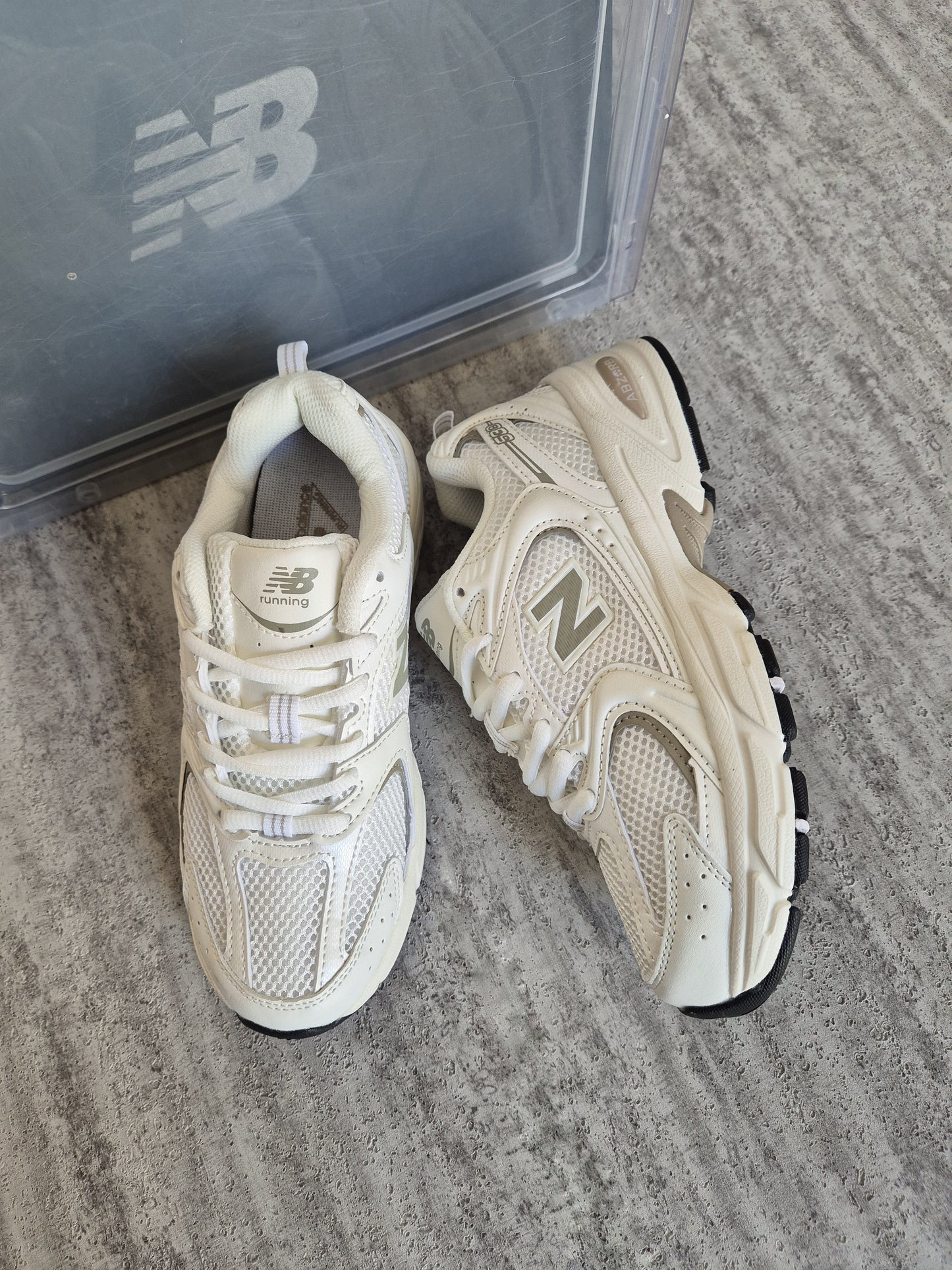 NB 530 Grey Off white