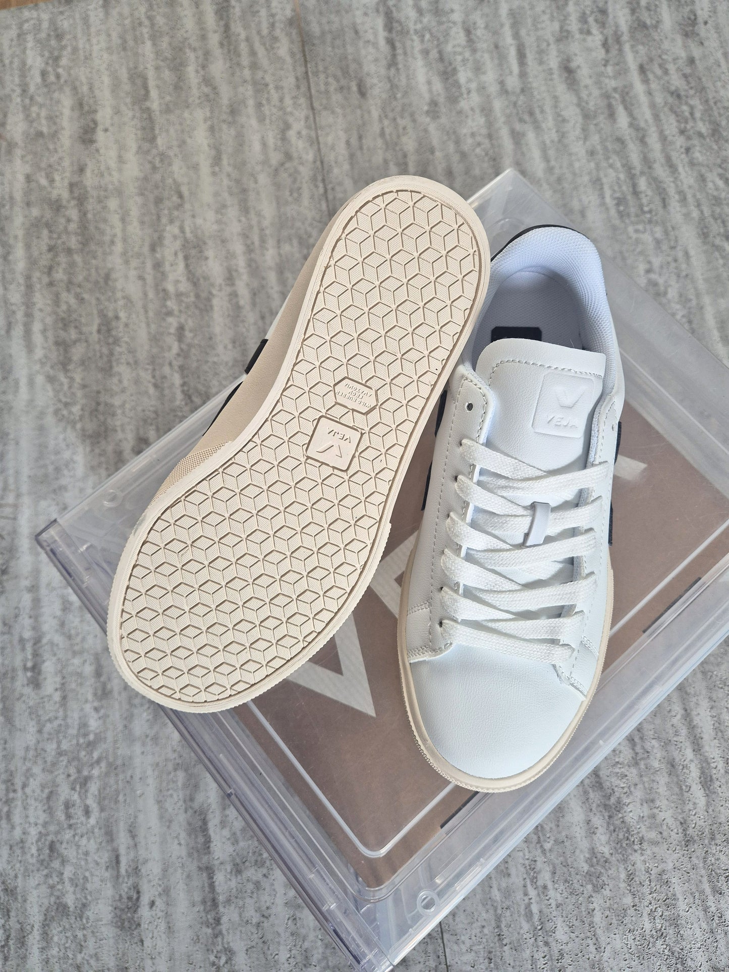 Veja Black