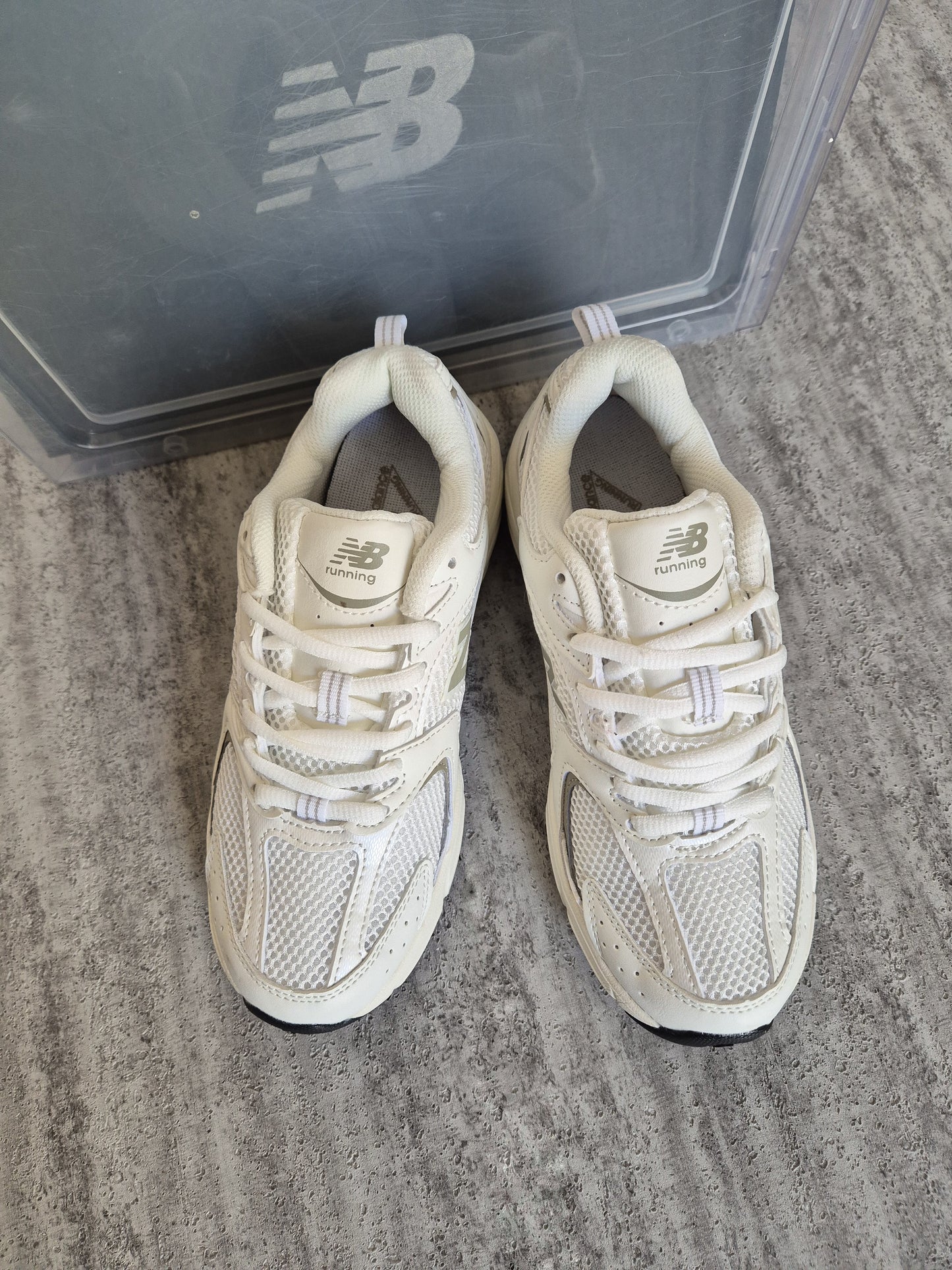 NB 530 Grey Off white