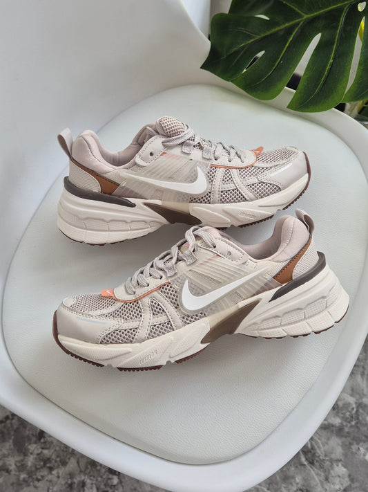Nike V2K run light bone earth