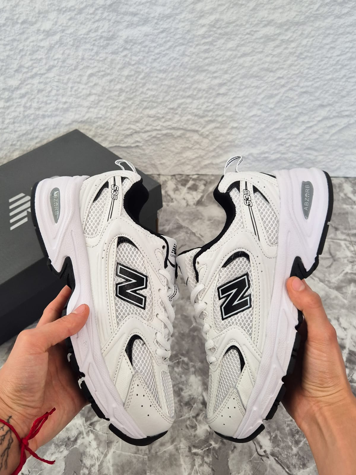 530 White Black Details