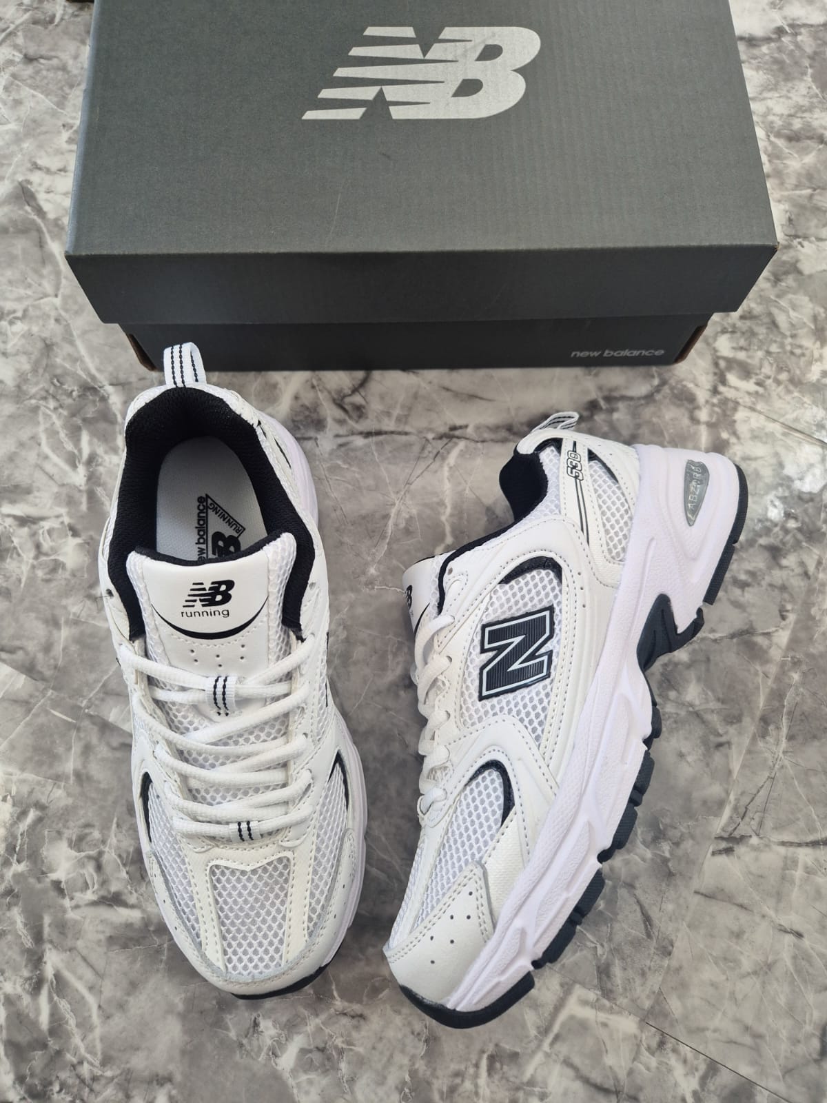 530 White Black Details