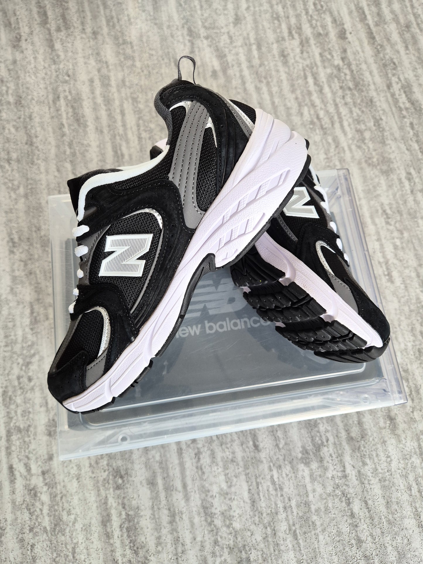 NB 530 BLACK RETRO