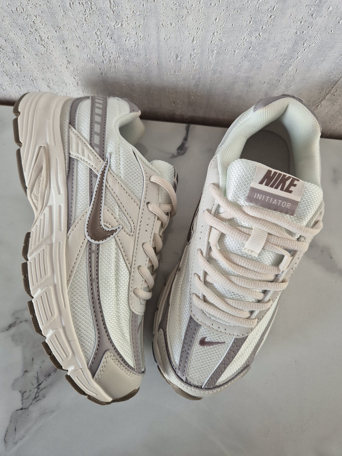 Initiator Beige