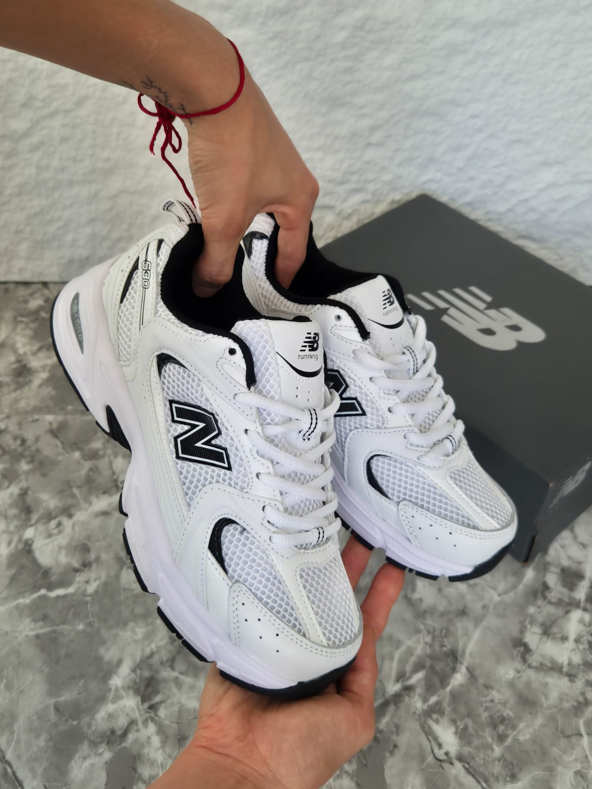 Express Marca 530 White Black Details – Marca Express