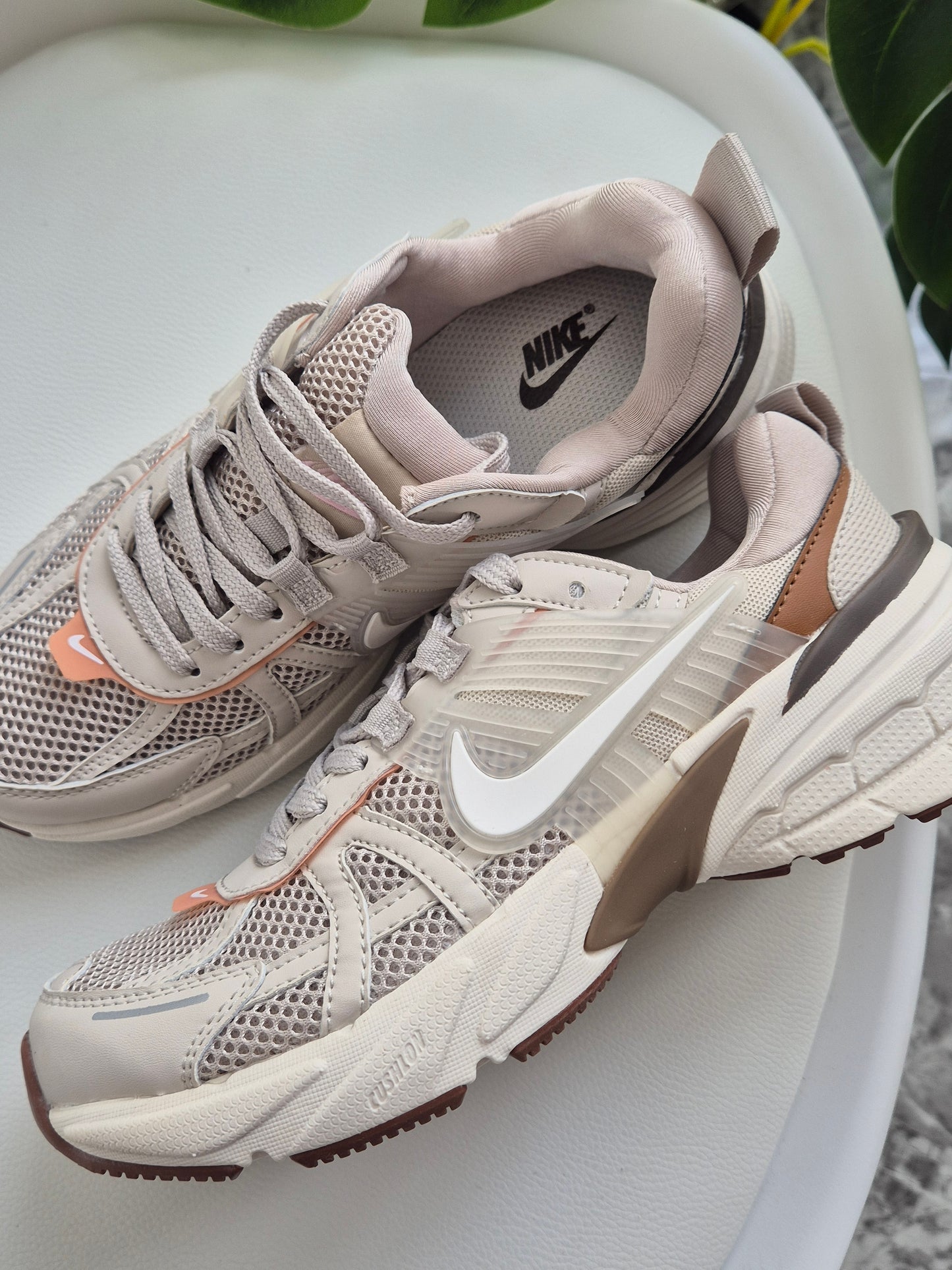 Nike V2K run light bone earth