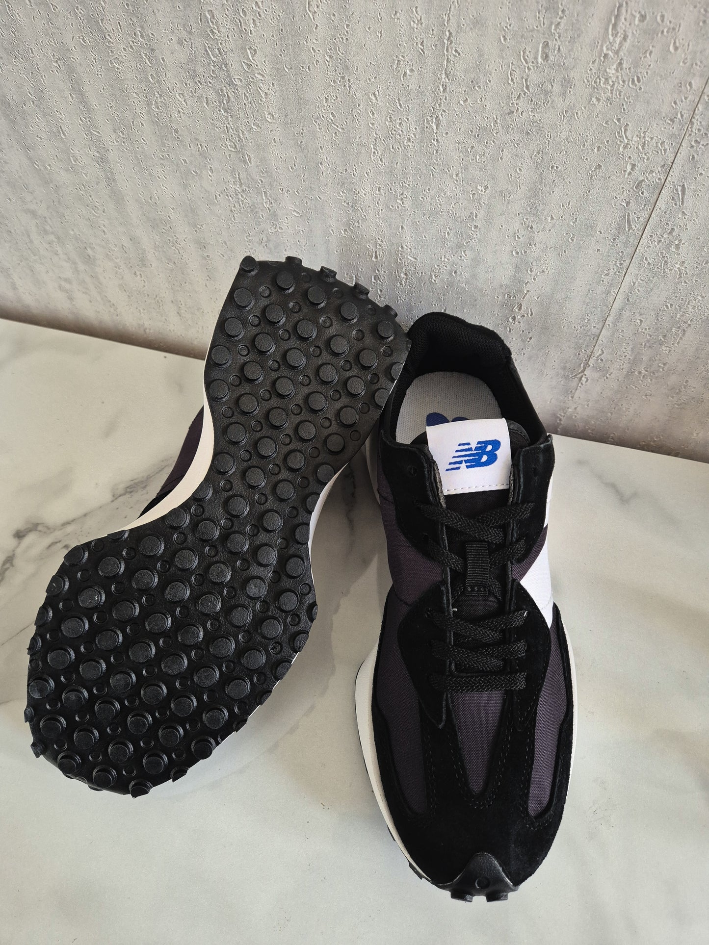 NB 327 Full Black/W