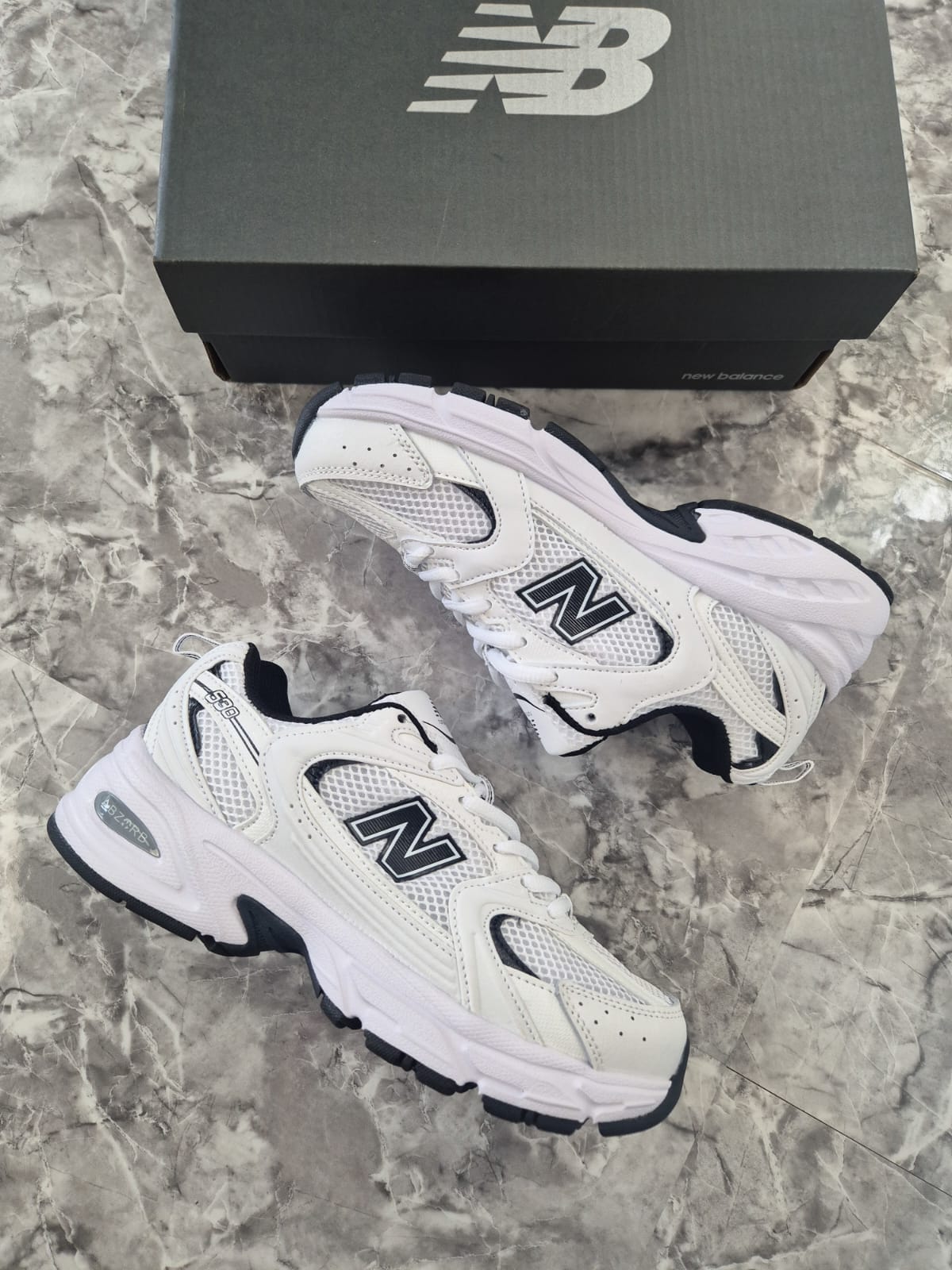 530 White Black Details