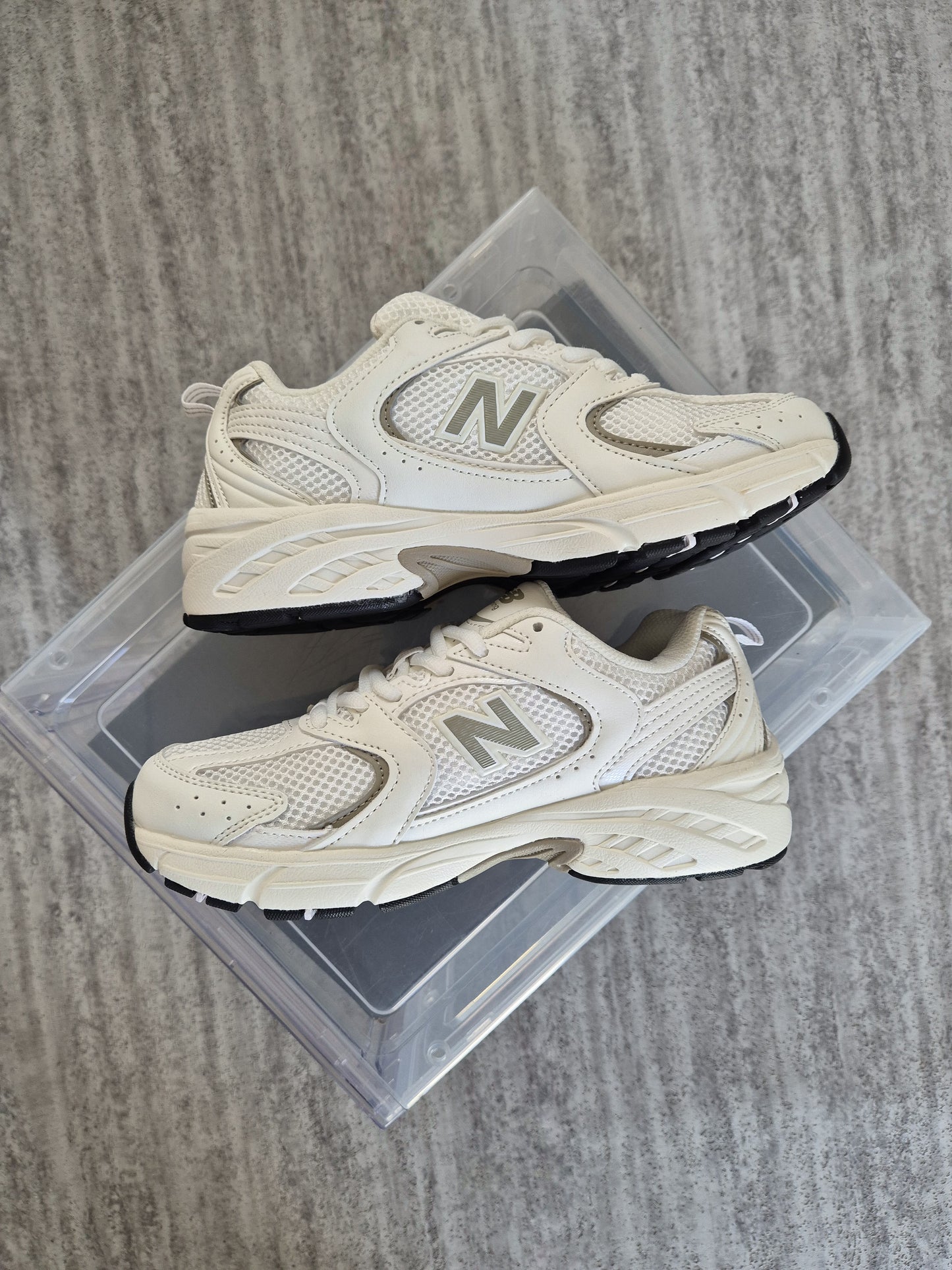 NB 530 Grey Off white